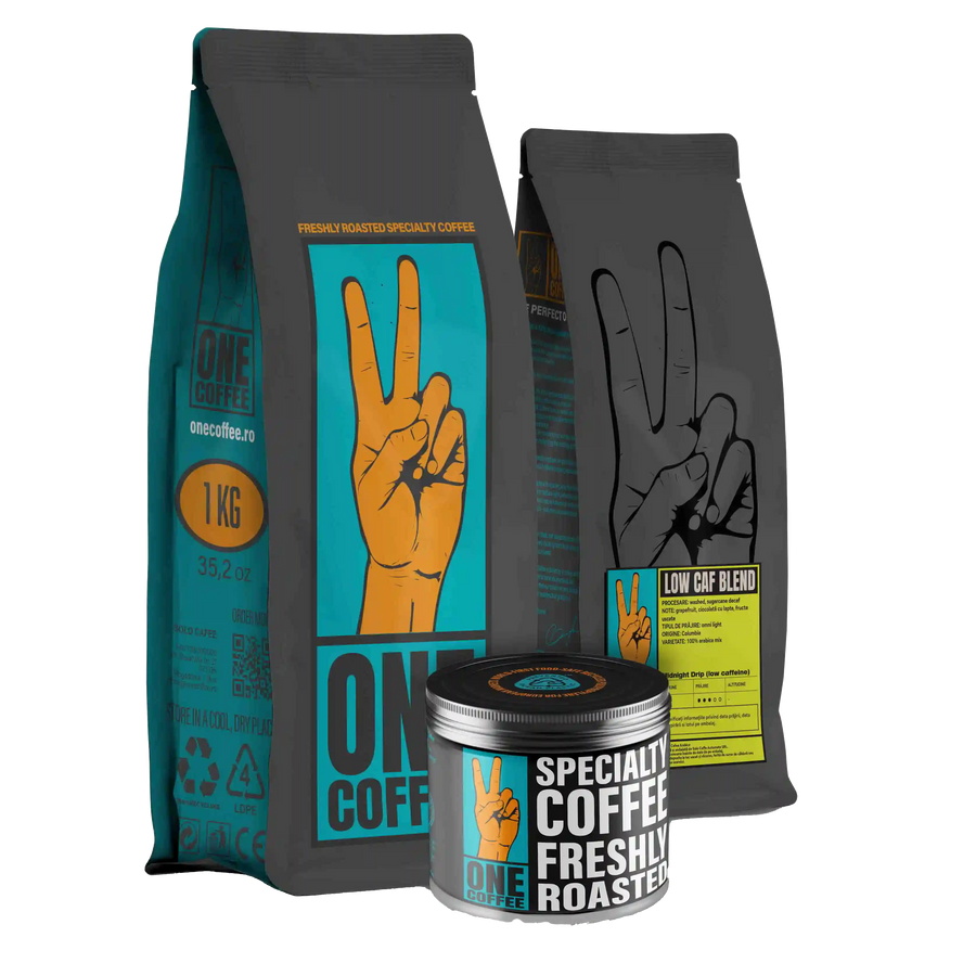 Ambalaje ONE Coffee — pungă de 1 kg, pungă cu eticheta Low Caf Blend / Midnight Drip și cutie metalică