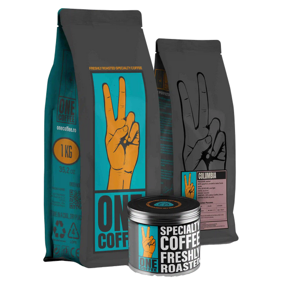 Ambalaje ONE Coffee — pungă de 1 kg, pungă cu eticheta Columbia Excelso Páramo și cutie metalică pentru cafea de specialitate proaspăt prăjită